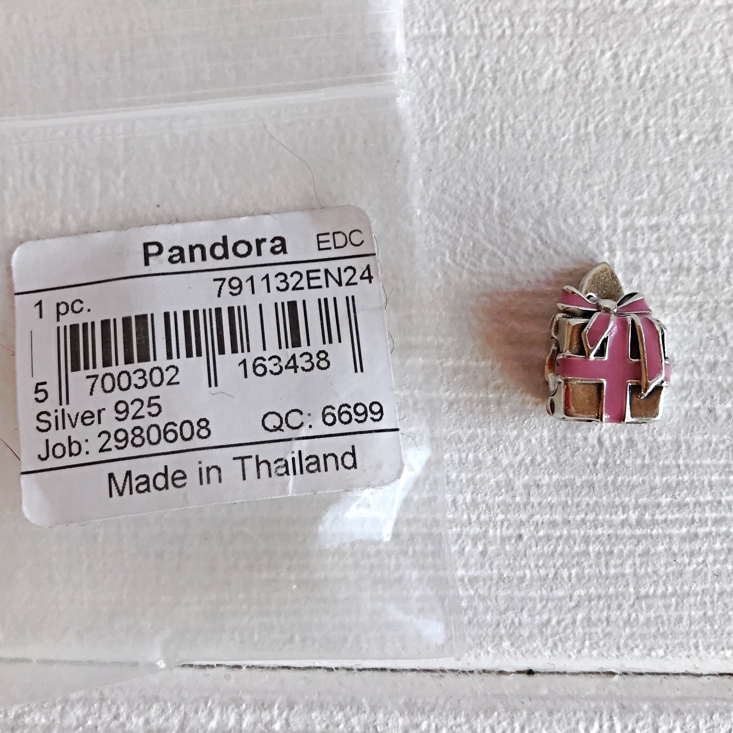 Подарок с розовой лентой 791132 Pandora image 0