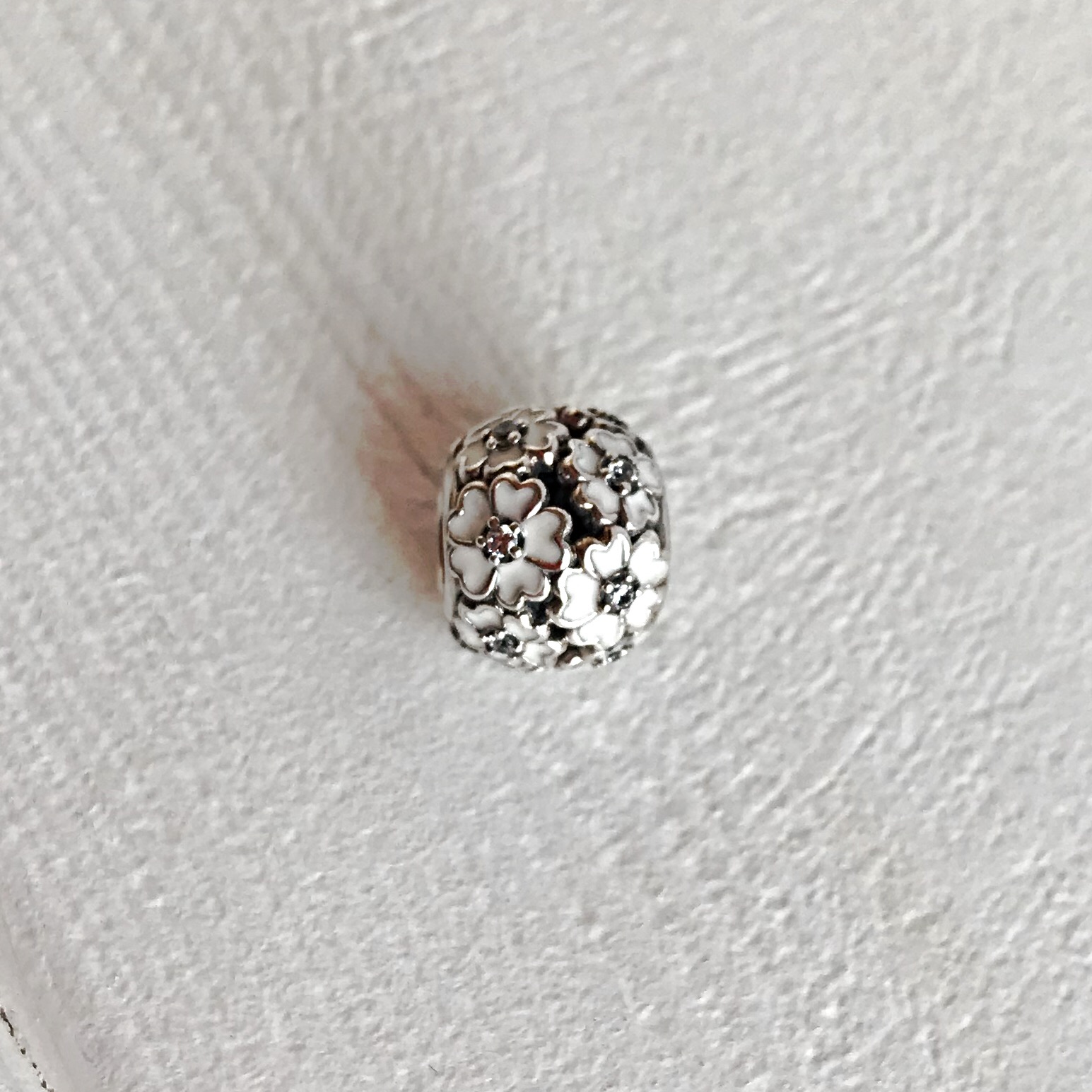 Білі примули на лузі 791488 Pandora image 0